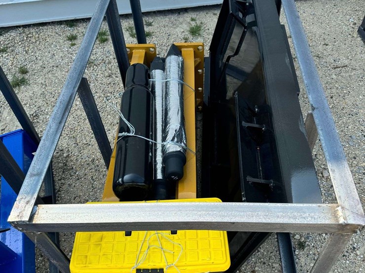 hydraulic-post-driver-attachment-in-custom-cage-image-1