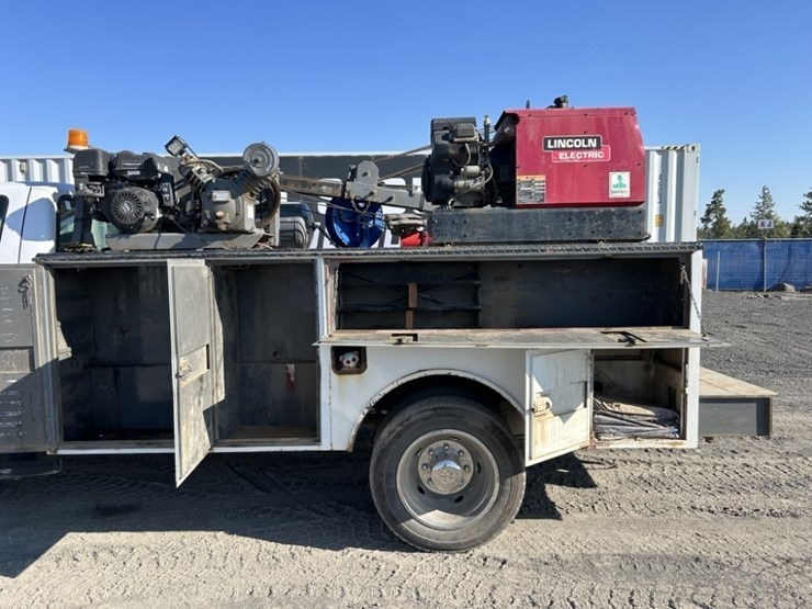 2004-ford-f550-sd-image-32