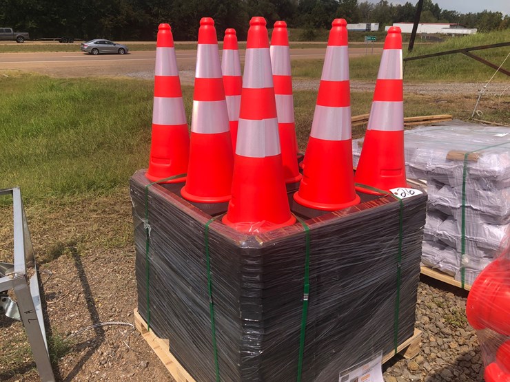 #26-•-(250)-safety-/-traffic-cones-image-1