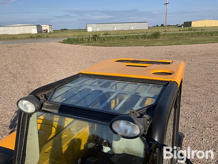 2017-jcb-525-60-image-16