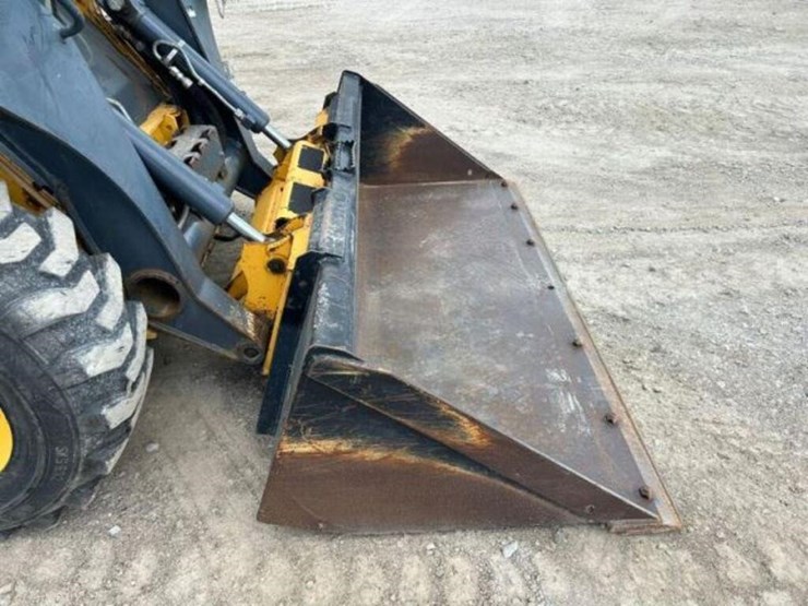 2017-deere-320e-image-51