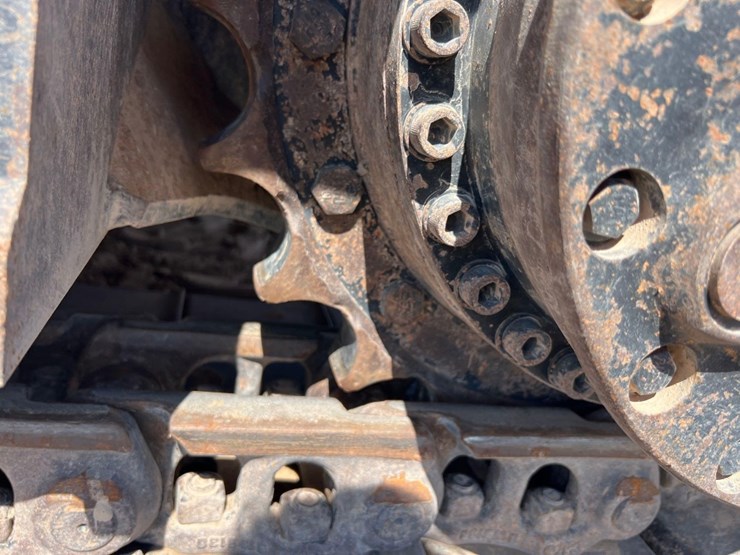 2017-caterpillar-323fl-image-10