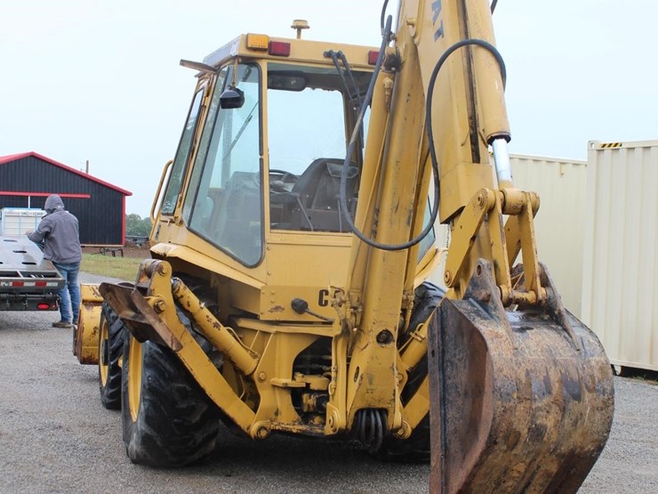 caterpillar-416-image-4