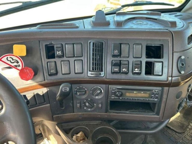 2013-volvo-t/a-hiway-tractor---day-cab-4v4nc9egxdn-image-19