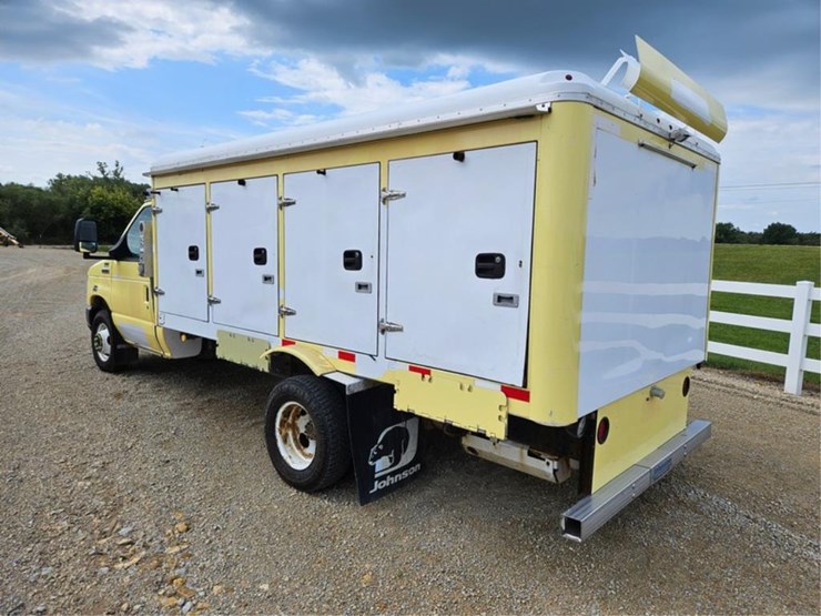 2018-ford-e450-image-3