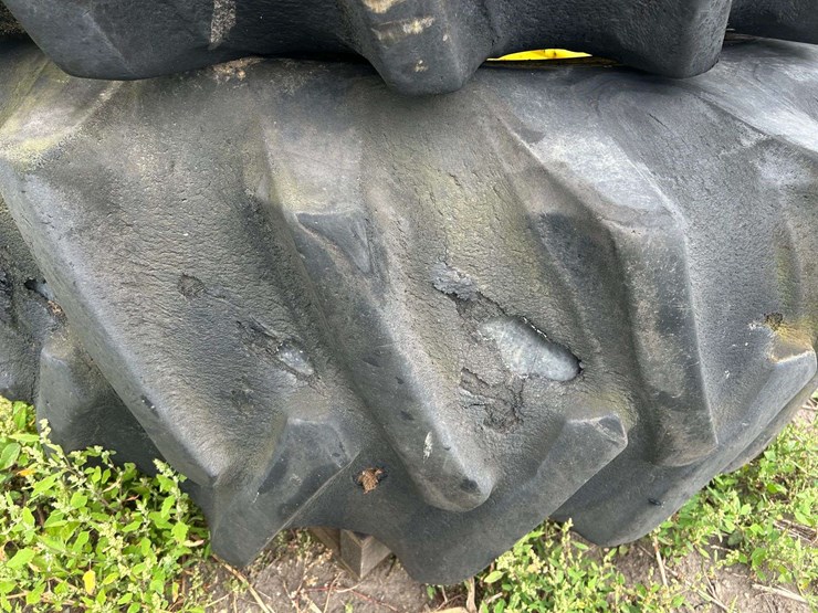 (2)-20.8-34-firestone-tires-and-rims,-tires-are-not-in-very-good-condition-image-8