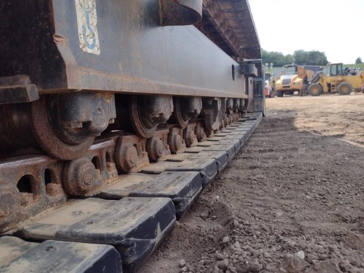 2019-deere-135g-image-40