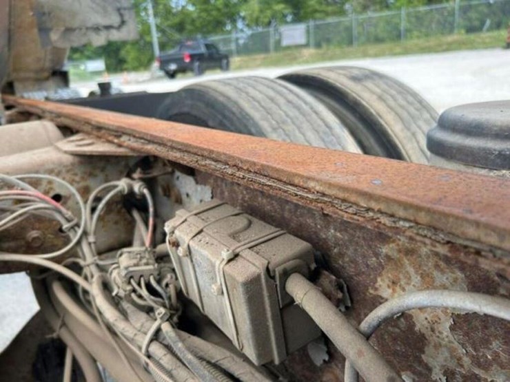 2005-volvo-tri/a-dump-truck-4v5k99gh55n391882-image-42