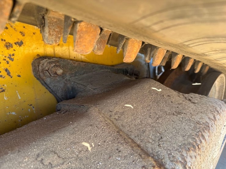 2018-deere-317g-image-15