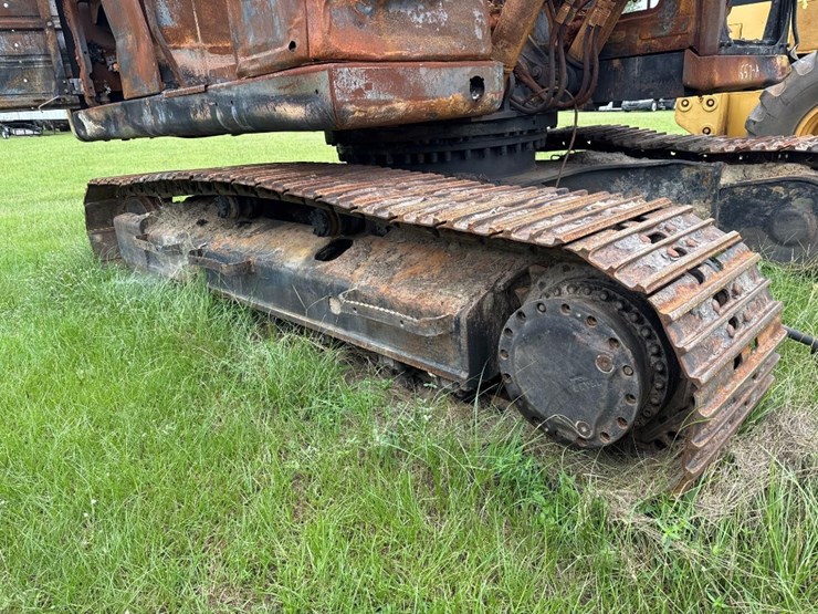 caterpillar-320-image-11