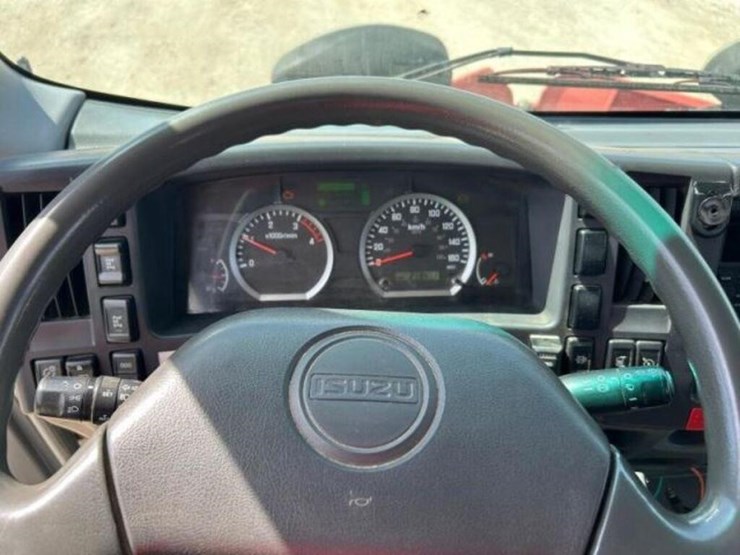 2011-isuzu-nrr-image-16