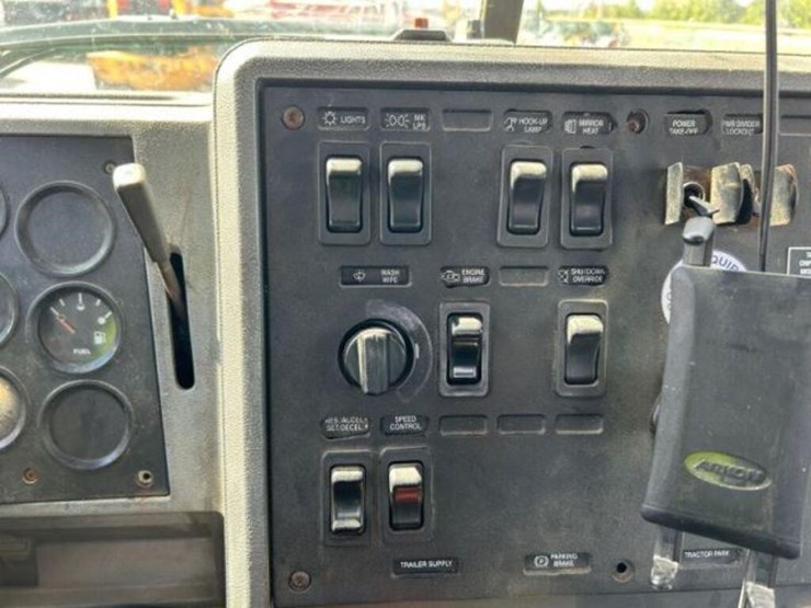 1999-mack-ch613-image-17