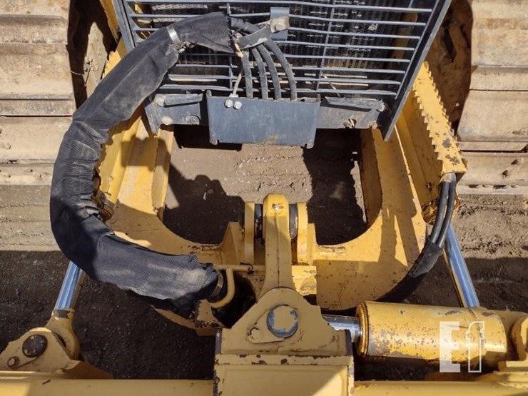 2004-deere-650h-image-15