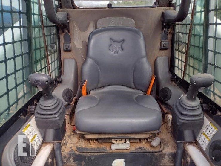 2007-bobcat-t300-image-12