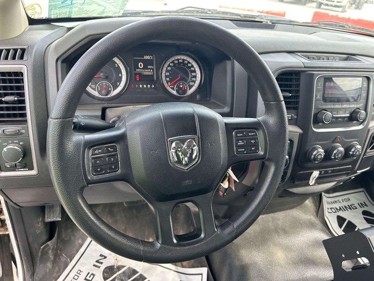 2019-ram-1500-classic-image-11