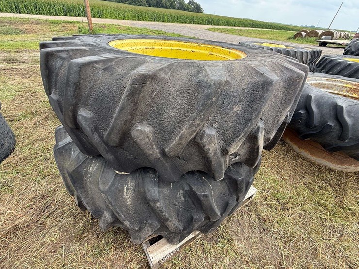 (2)-20.8-34-firestone-tires-and-rims,-tires-are-not-in-very-good-condition-image-3