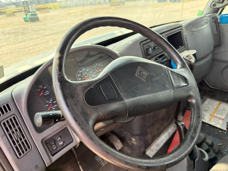 2005-international-durastar-4300-image-142
