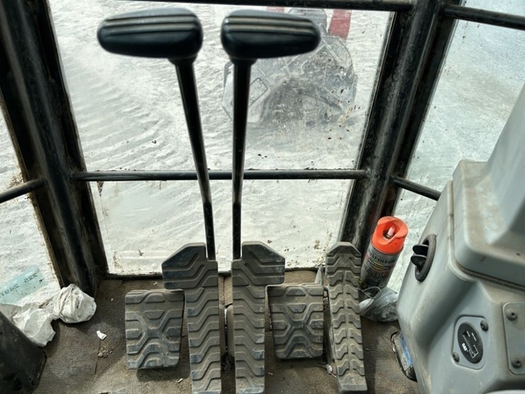 2018-caterpillar-548-image-41