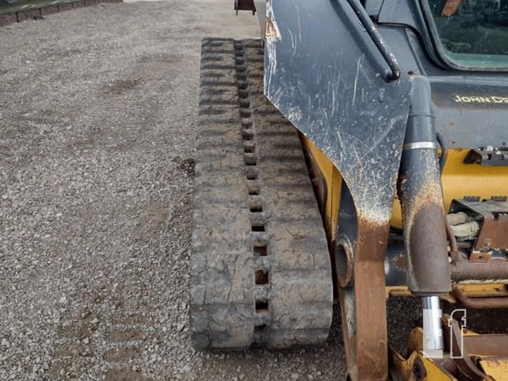 2020-deere-331g-image-34