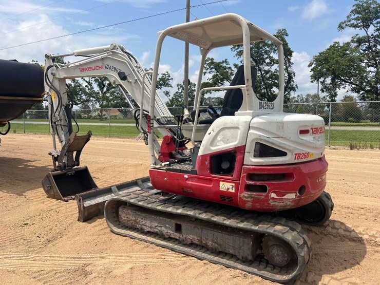 2015-takeuchi-tb260-image-2