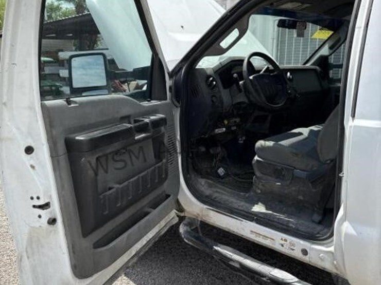 2015-ford-f550-image-23