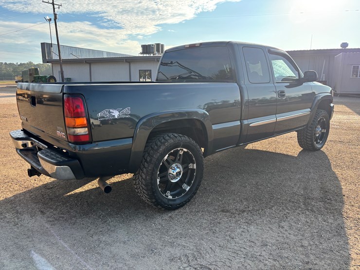 2004-gmc-1500-image-3
