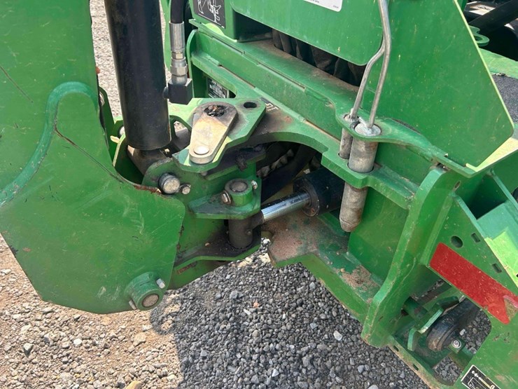 2021-john-deere-2032r-image-19