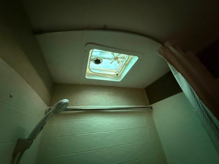 2015-lynx-by-heartland-prowler-camper-(20',-model-image-20