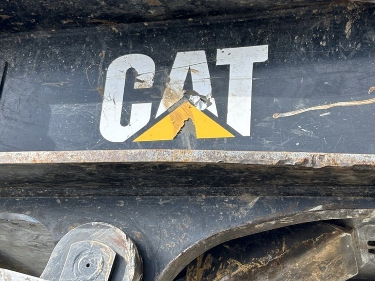 2019-caterpillar-555d-image-11