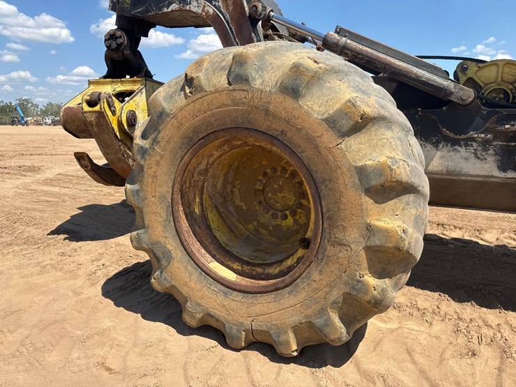 2010-deere-648h-image-12