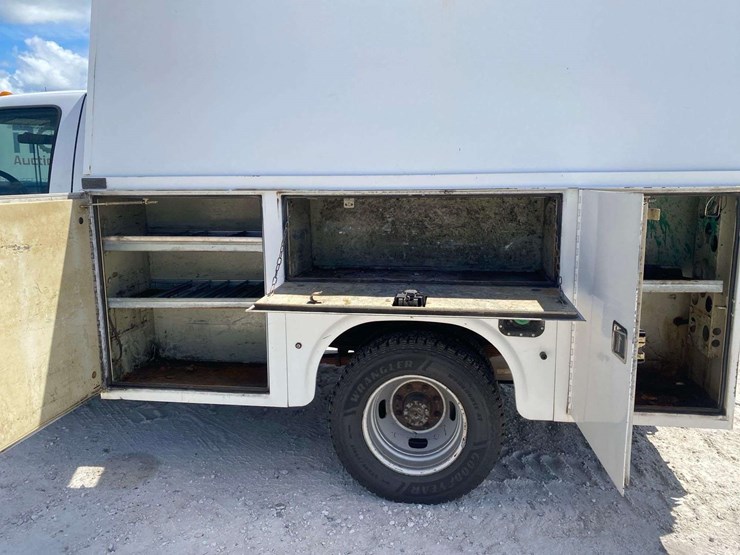 2011-ford-f350-image-17