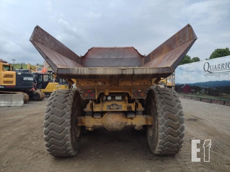 2005-deere-300d-image-4