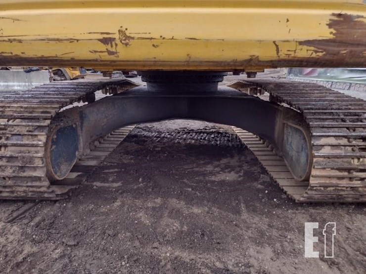 komatsu-pc220-lc-8-image-37
