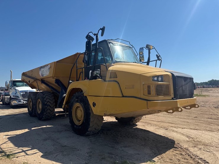 2016-caterpillar-730c2-image-4