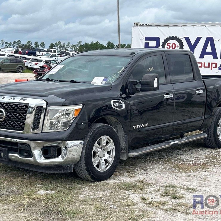 2017 NISSAN TITAN