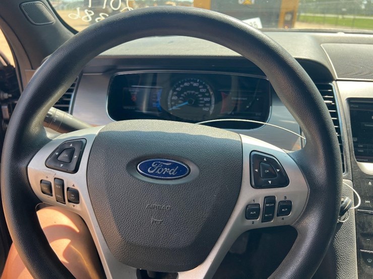 2014-ford-taurus-sel-sedan-image-26