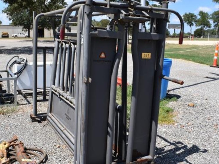 cattle-squeeze-chute-image-2