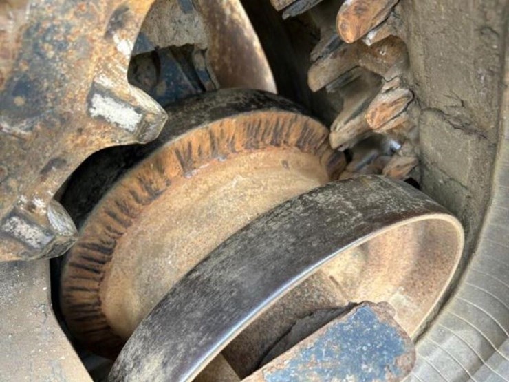 deere-331g-image-46