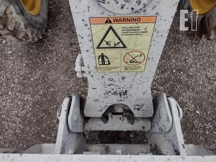 2013-caterpillar-tl642c-image-15