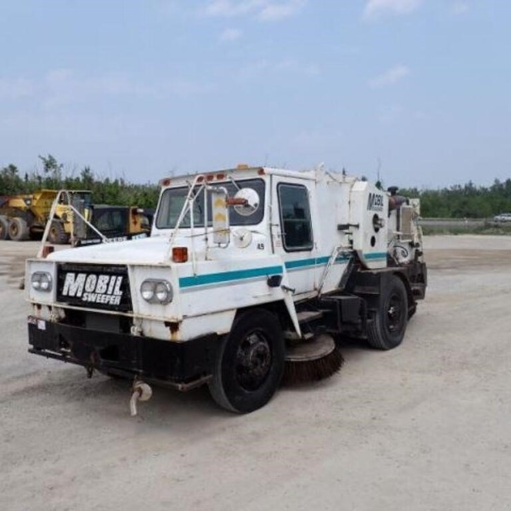 1975 Mobil Sweeper STE4 Sweeper Truck 2TE482042121