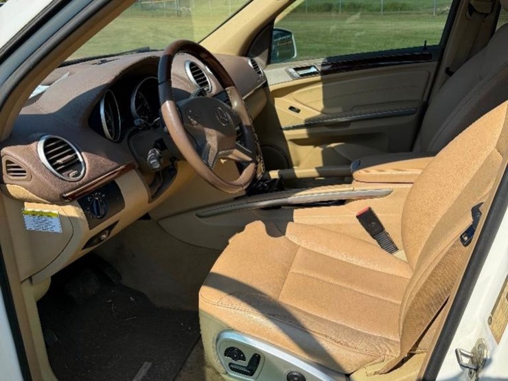 2011-mercedes-benz-gl450-image-11