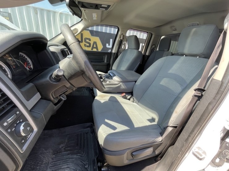 2017-dodge-ram-1500-crew-cab-4x4-pickup-image-22