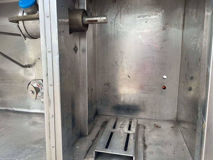 stainless-steel-7000-gallon-tanker-image-32