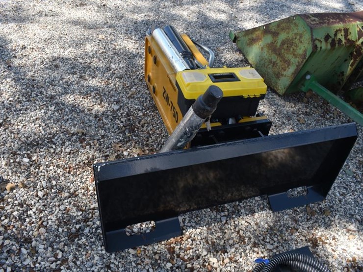 skid-steer-hydraulic-breaker-image-2