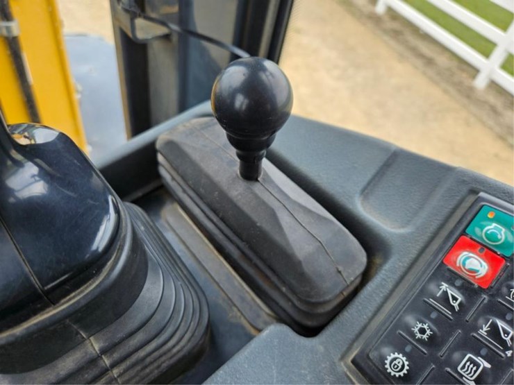 2012-deere-624k-image-53