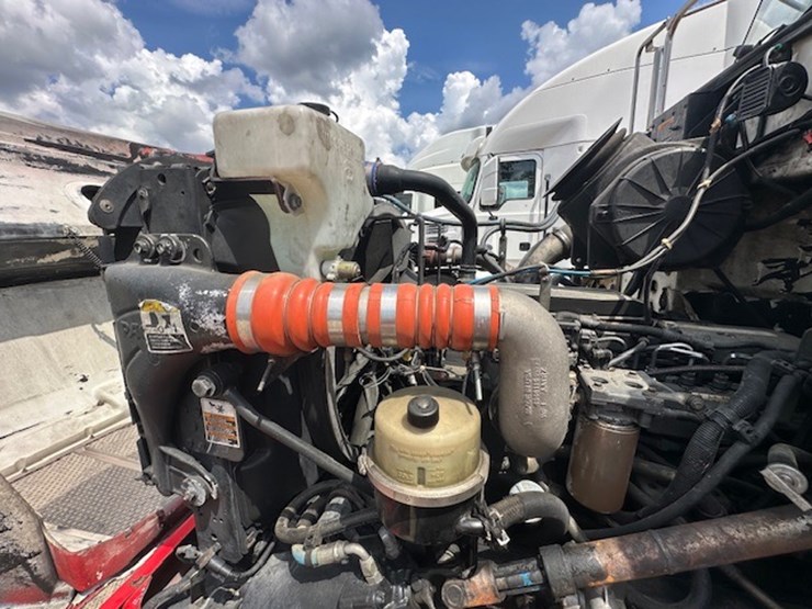 2008-peterbilt-335-image-61