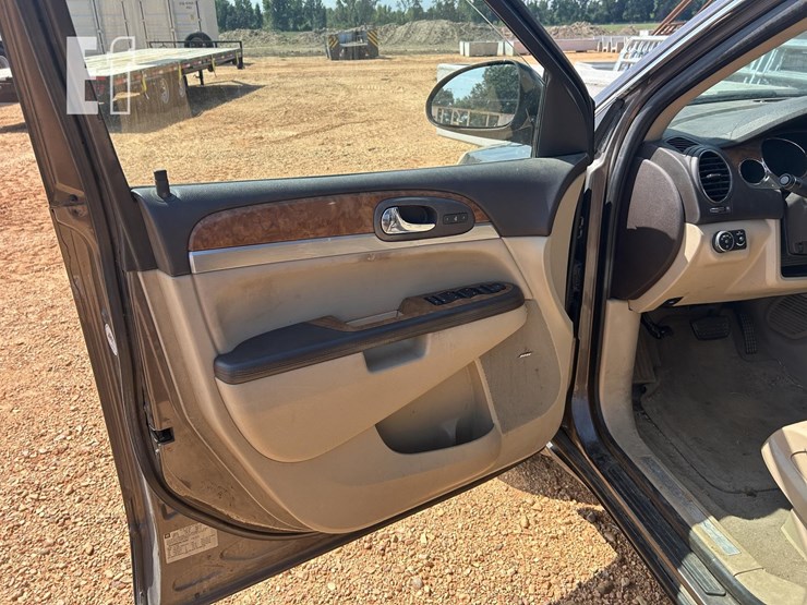2011-buick-enclave-image-8