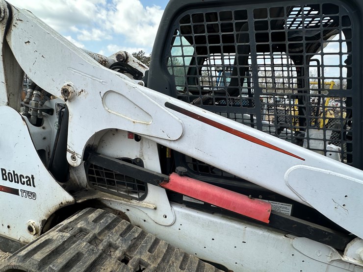 2014-bobcat-t750-image-25