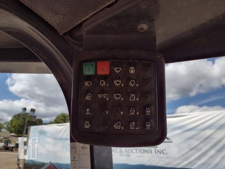 2022-deere-450k-image-11