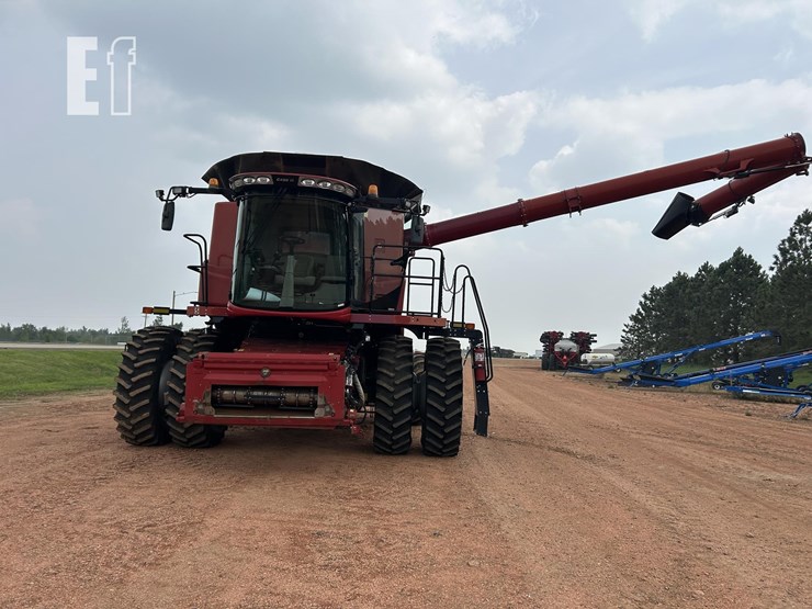 2015-case-ih-8240-image-2